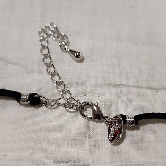 Lia Sophia Silver and Black Necklace with Intricate Pendant Design - Picture 4 of 7